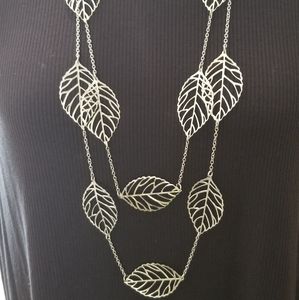 3/$15 NWT Nadine West Double strand leaf necklace